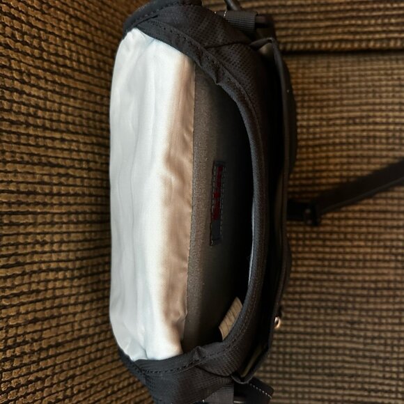 STM Linear Shoulder Bag for iPad/10-Inch Tablets (stm-212-026J-01) - Picture 7 of 10